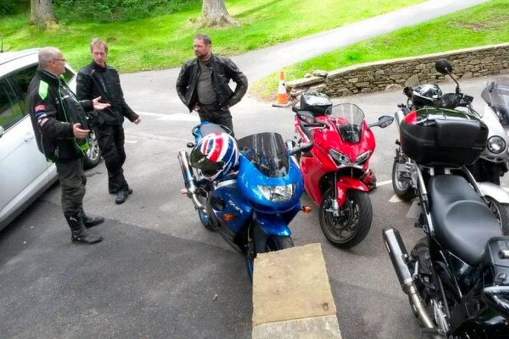 3 bikers on break