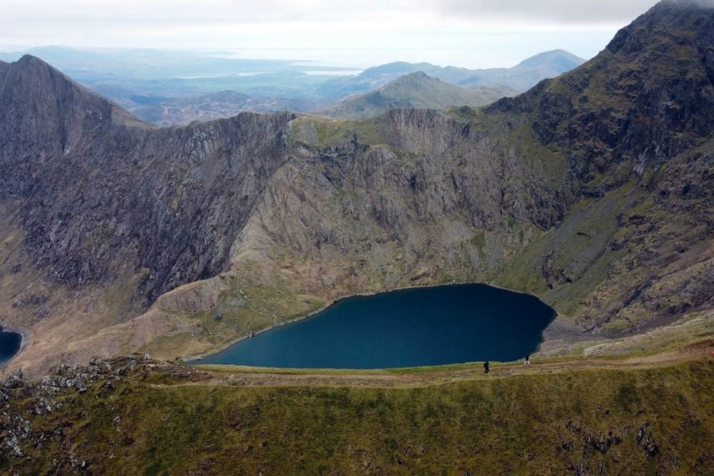 lake and mountains in snowdonia